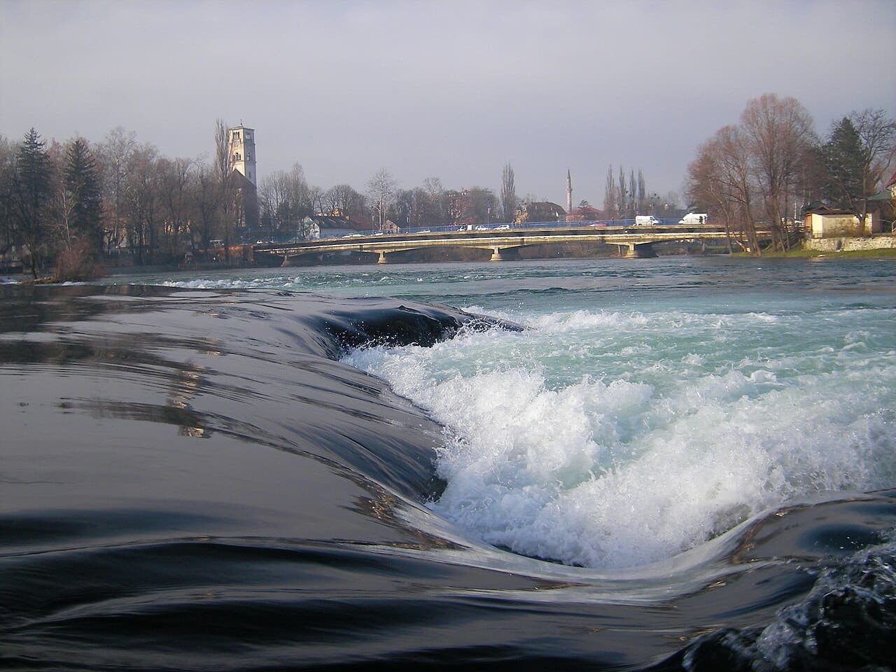 نهر أونا في مركز بيهاتش
